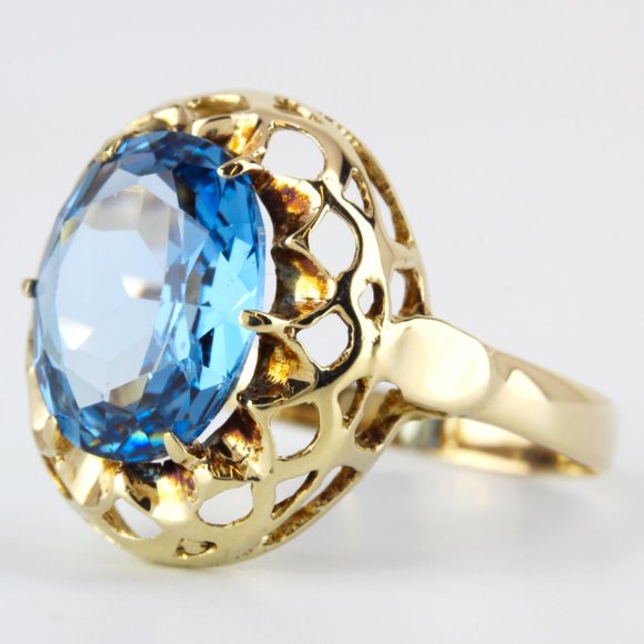 Vintage 10K Yellow Gold Solitaire Oval Swiss Blue Topaz Anniversary Ring - Picture 3 of 7